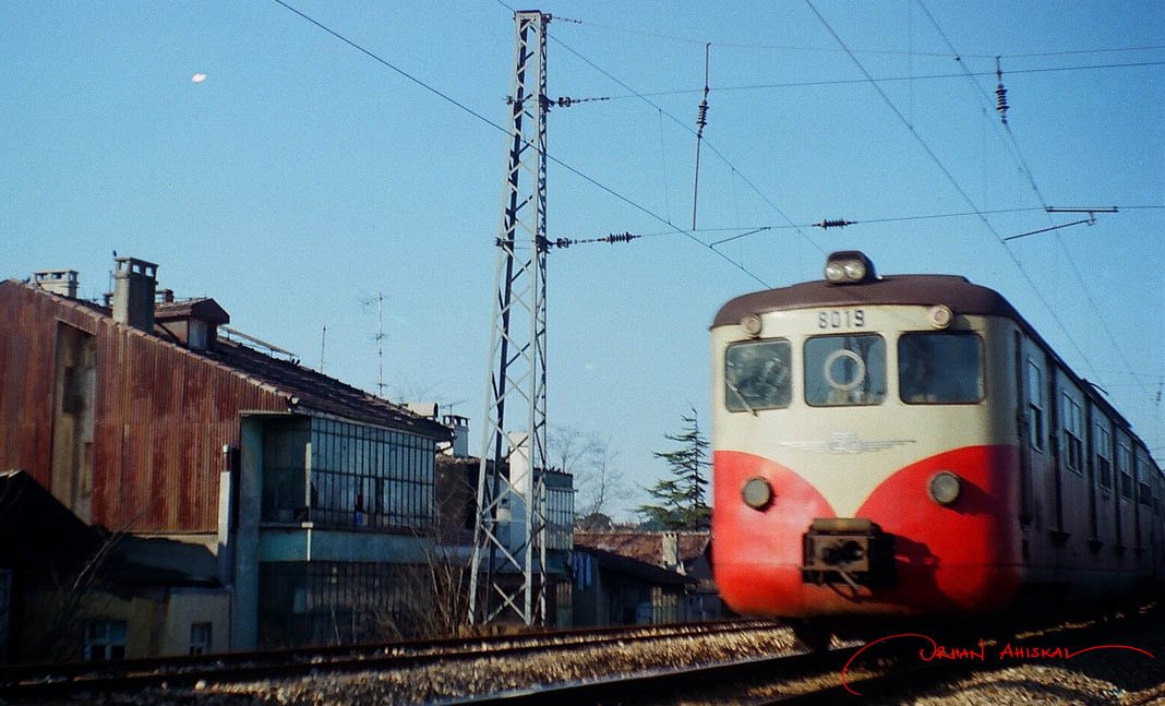 Former "banliyö" train near Yedikule, 1986. Photo: Orhan Ahıskal